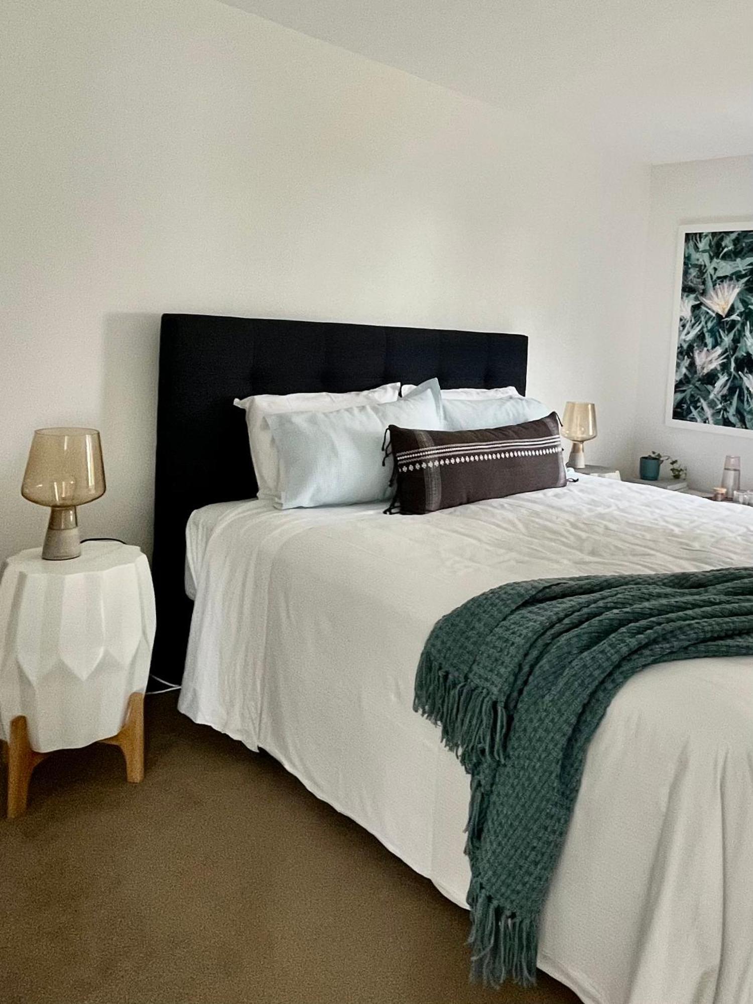 The Lighthouse - Free Breakfast And Stunning Views Bed & Breakfast Christchurch Exterior foto