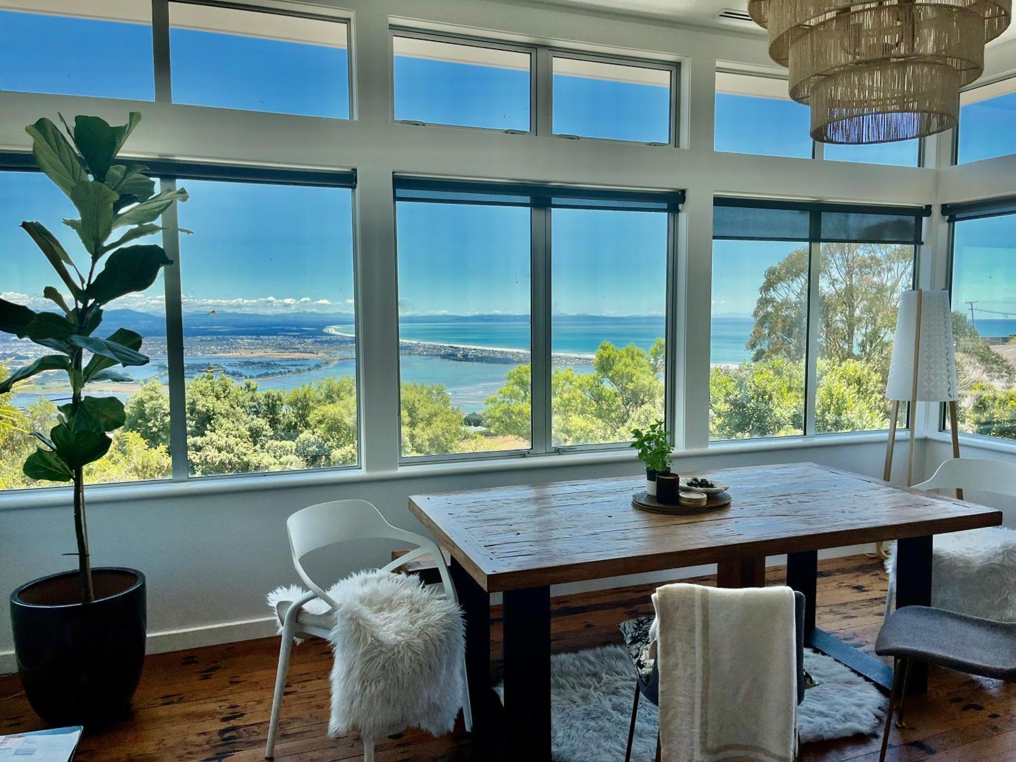 The Lighthouse - Free Breakfast And Stunning Views Bed & Breakfast Christchurch Exterior foto