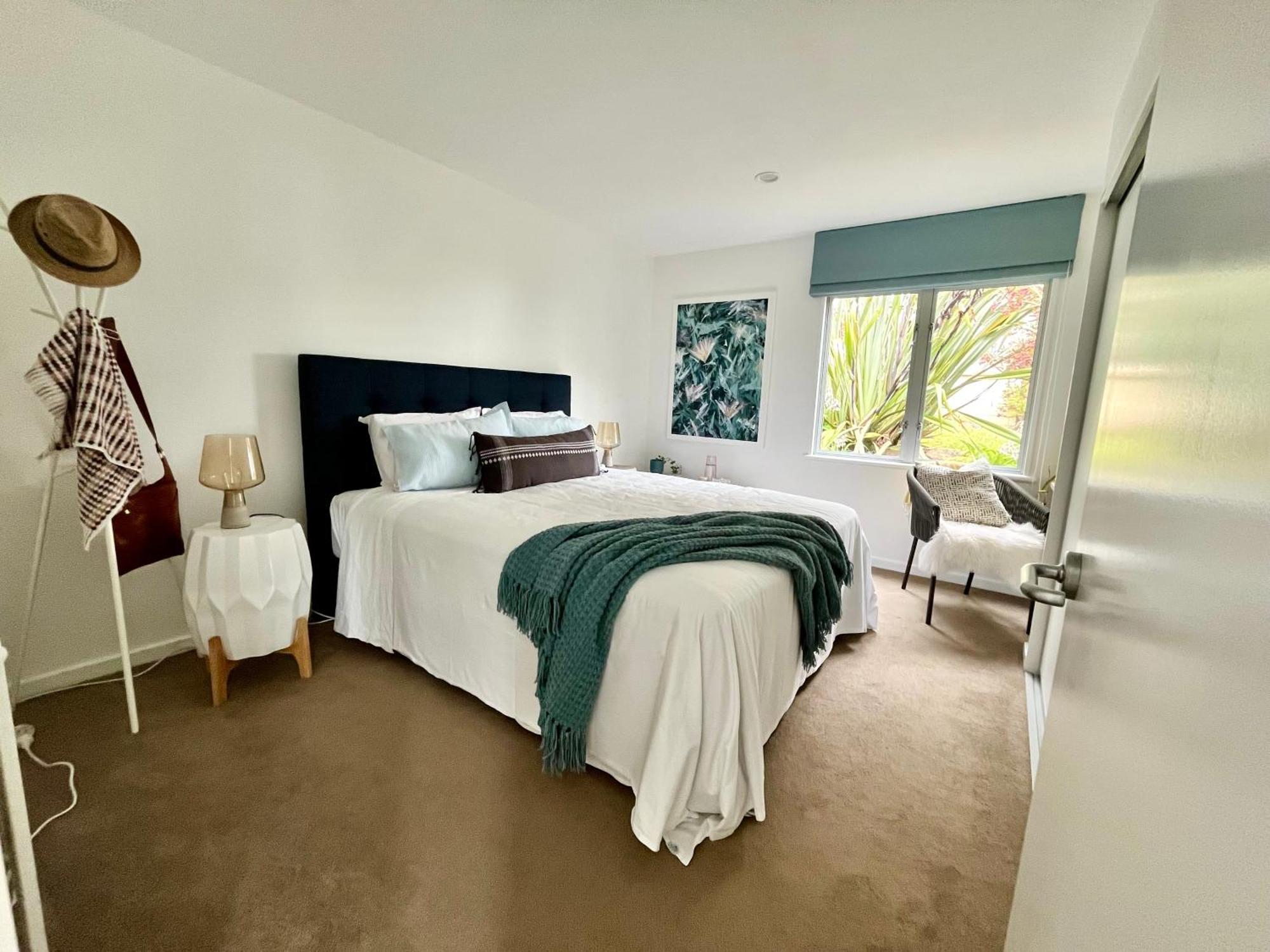 The Lighthouse - Free Breakfast And Stunning Views Bed & Breakfast Christchurch Exterior foto